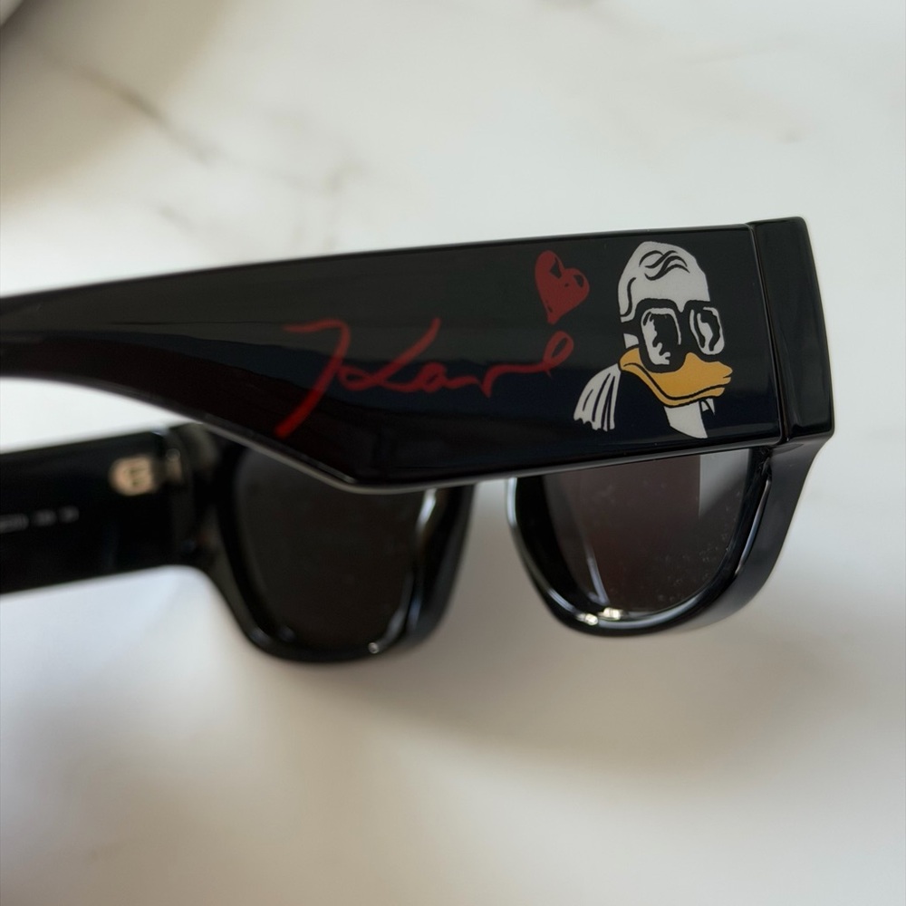 Disney100 x Karl Lagerfeld Donald Duck Sunglasses NWT Collector - Picture 4 of 7